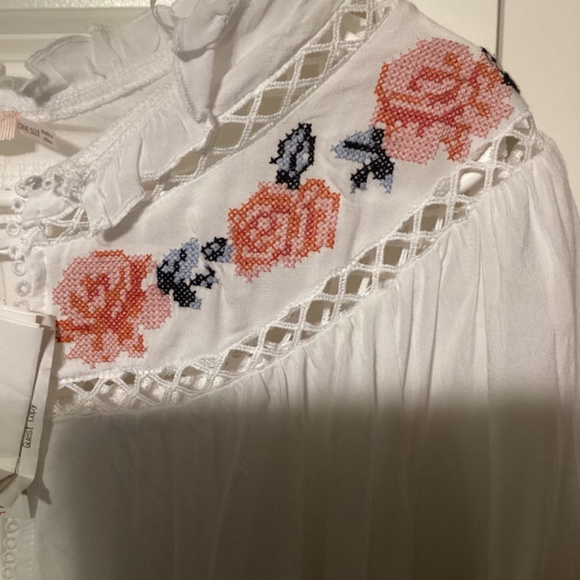 Women's Front Tie Mi Ami stitched flower 3 quarter sleeve - Picture 3 of 14